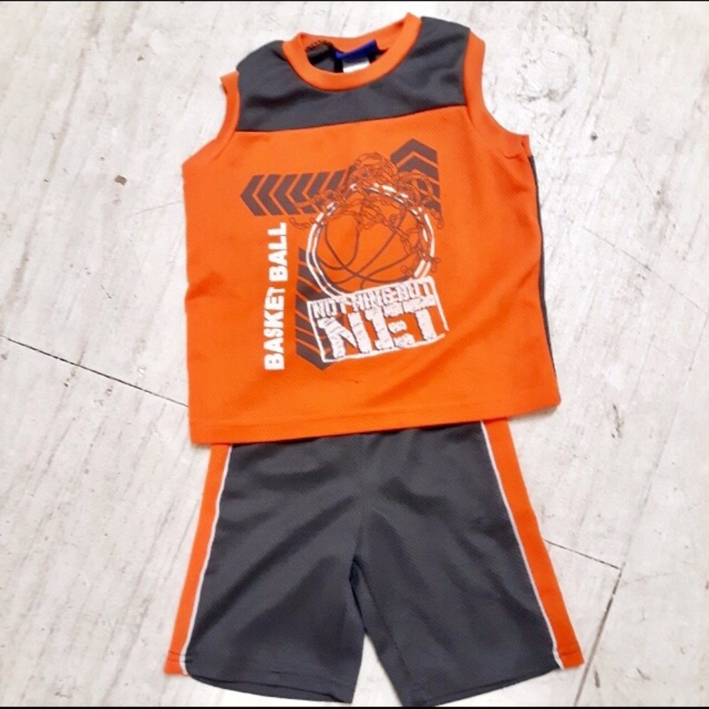⚽️Boys basketball outfit size 5 toddlers. Nets